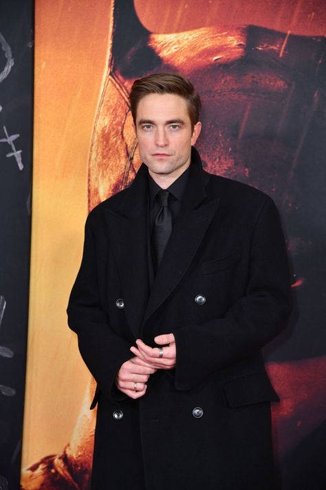 Guαdα♡ 📖; breaking dawn🦇 (@95pttnson) / Twitter Robert Pattinson News, Robert Pattinson Batman, Pattinson Batman, Justice League 2017, Lost Tv Show, Universe Movie, Robert Douglas, Water For Elephants, Twilight Edward