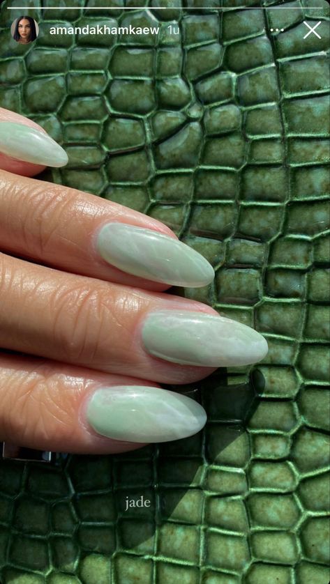 Jade nails green instagram instastory perfection Nails Hippie, Nail Trends Spring, Nails Retro, Spring Nail Inspiration, Amanda Khamkaew, Jade Nails, Nails Health, Green Acrylic Nails, Retro Nails