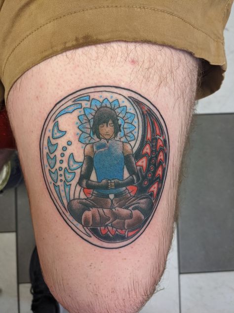 A color tattoo the size of a softball. Korra from The Legend of Korra is meditating crosslegged infront of the light and dark spirits, Raava and Vaatu. Kora Tattoos, Korra Tattoos, Avatar Korra Tattoo, Legend Of Korra Tattoo, Avatar Tattoo, Leaving Las Vegas, Pet Sematary, Tokyo Story, Serbia And Montenegro