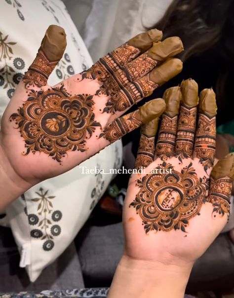 Urdu Name Mehndi Design, Bushra Name, Siders Mehendi, Name Mehndi Design, Khafif Designs, Nikah Mehndi, Football Strike, Beautiful Mehndi Designs, Front Mehndi Design