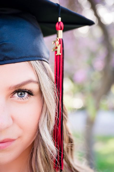 Senior Portraits College, High School Graduation Pictures, College Grad Photos, Grad Session, Graduation Pic Ideas, Cap And Gown Pictures, Nursing Graduation Pictures, Senior Photoshoot Poses, Graduation Cap And Gown