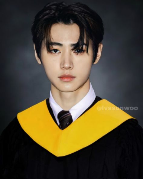 ENHYPEN GRADUATION PICTURE Sunghoon Graduation Pic, Ust Graduation Picture, Enhypen Graduation, Kpop Graduation, Pics Edit, Sunghoon Park, Picture Edit, Graduate Photo, Grad Pic