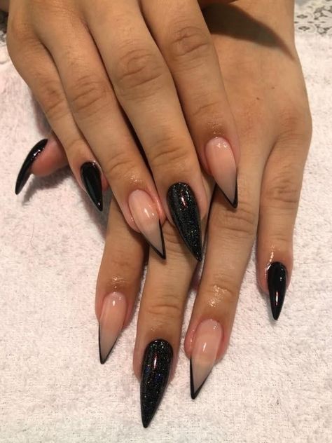 Black Prom Nails Stilleto, Black Stilettos Nails, Nails Acrylic Sharp, Nail Designs Pointy Nails, Black Nails Ideas Stiletto, Grunge Nails Stiletto, Cute Stilleto Nails Designs, Cute Short Stiletto Nails, Prom Nails Stiletto