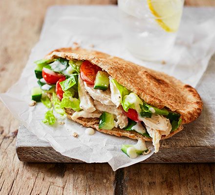 Quick Lunch Ideas For Work, Pitta Bread Recipe, Quick Lunch Ideas, Healthy Sesame Chicken, Pita Sandwich, Lunch Ideas For Work, Healthy Packed Lunches, Classic Caesar Salad, Pitta Bread