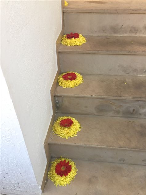 My art Stairs Flower Decoration, Ankut Decoration, Stairs Rangoli Designs, Stairs Art, Floral Rangoli, Flower Rangoli Designs, Simple Flower Rangoli, Home Flower Decor, Rangoli Simple