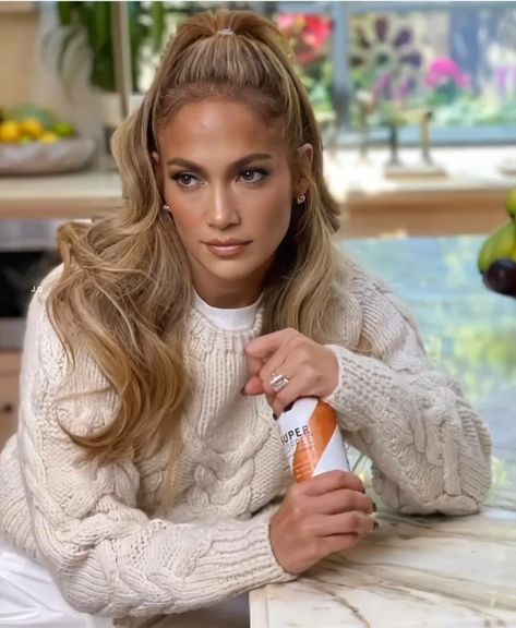 Curtain Bangs Jennifer Lopez, Jlo Honey Blonde Hair, Jennifer Lopez Black Hair, Jlo Long Hair, Jlo Hair Brown, Jennifer Lopez Blonde Hair, Beyonce Hair Color Blonde, Jennifer Lopez Hair Color Honey Caramel, Jenifer Lopez Hair Color