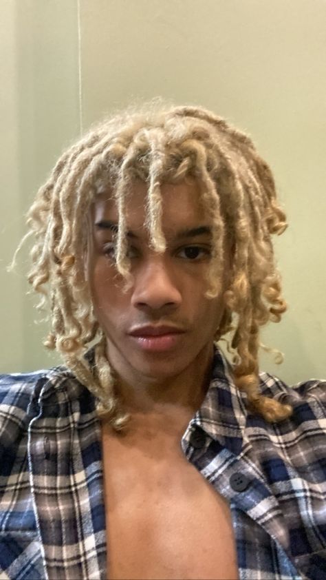 Blonde 3c Hair, Platinum Blonde Locs, 3c Locs, Locs Blonde, Blonde Locs, Evan Rosier, Short Dreadlocks Styles, Short Dyed Hair, Men Blonde Hair