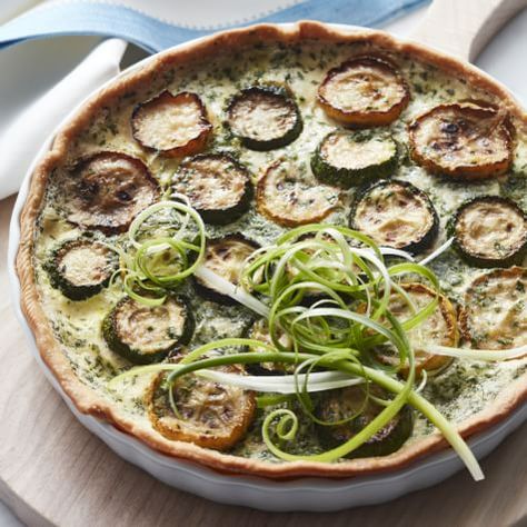 Crustless Quiche Recipe, Round Cheese Board, Zucchini Quiche, Zucchini Parmesan, Quiche Recipes Easy, Squash Vegetable, Parmesan Zucchini, Quiche Recipe, Shredded Zucchini