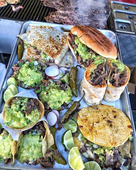 Party Platter, Food Mood, Homemade Guacamole, Food Goals, Food Platters, Food Obsession, Pretty Food, Food Cravings, Burritos