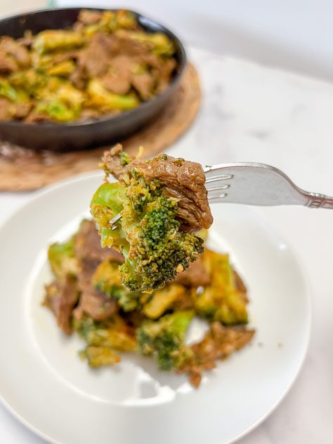 Easy Keto Beef Broccoli Casserole: Low Carb Recipe Keto Beef And Broccoli, Broccoli Meal, Casserole Low Carb, Dinner Pies, Broccoli Cheese Casserole, Chili Lime Seasoning, Beef Broccoli, Keto Beef, Cilantro Lime Sauce