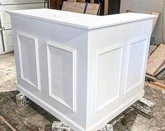 Church Entryway, White Reception Counter, Salon Reception Counter, Home Office Furniture Design, Salon Reception Desk, Reception Desk Design, Barber Shop Decor, Store Design Boutique, Retail Inspiration