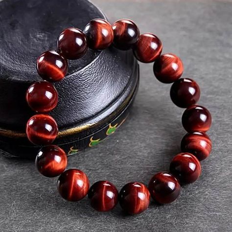 Why Mens Tiger Eye Bracelets Are So Popular? Meditation Outfit, Popular Bracelets, Tibetan Bracelet, Eye Bracelets, Bones Bracelet, Bracelets With Meaning, Red Tiger, 108 Mala Beads, Red Tigers Eye