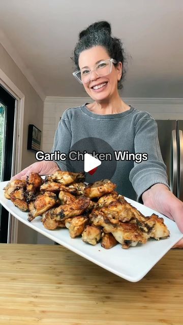 Garlic Chicken Wings Recipe, Keto Chicken Wings, Best Chicken Wing Recipe, Easy Chicken Wings, Garlic Chicken Wings, Baked Chicken Drumsticks, Chicken Wings Recipe, July Recipes, Cinnamon Recipes