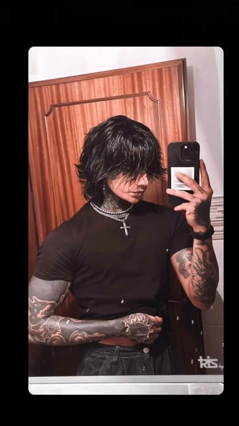 Black Hair Guy Face Claim, Buff Emo Guys, Metal Head Guys Long Hair, Goth Men Hair, Gothic Men Aesthetic, Vampire Hairstyles Men, Muscular Emo Guys, Hot Goth Guys, Goth Hairstyles Men