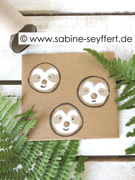 Auf meinem DIY Blog Insel der Stille gibt es eine kinderleichte Idee, die nur wenig Bastelmaterial braucht und wirklich easy gemacht ist. Ihr braucht Pappe, Klorolle, Finger und Farbe. #bastelideen #Basteltipps #Anleitung #Tutorial #Bastelanleitung #faultier #sloth #sloths #tprolls #cardboard #craft #doityourself #SabineSeyffert #crafting #crafts #kids #ideas #creative #upcycled #upcycling #nachhaltig #kindergarten #Kita #Spielgruppe #Kind #Teacher #preschool #fun Animal Cardboard, Upcycling Recycling, Sloth Animal, Diy Kid Activities, Teacher Preschool, Cardboard Craft, Stamp Print, Kindergarten Teacher, Crafts Kids