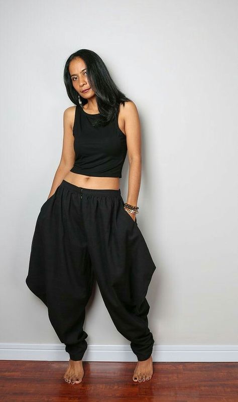 Black Harem Pants Outfit, Heram Pants, White Harem Pants, Harem Pants Outfit, Harlem Pants, Harem Pants Fashion, Funky Pants, Nice Pants, Black Harem Pants