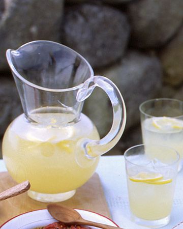 Lemon Drops on the Rocks.  I don't know why I never think of doing cocktails by the pitcher at gatherings. Best Lemonade, Lemon Drops, Rock Recipes, Lemon Drop Martini, Frozen Lemonade, Summer Cocktail Recipes, Lemonade Recipes, Vodka Cocktails, On The Rocks