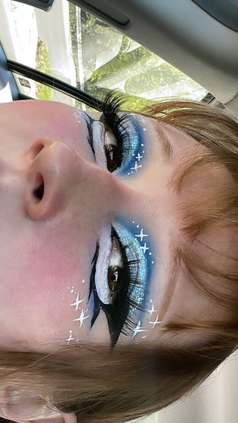 Shark Inspired Makeup, Blue Cat Makeup, Blue Drag Makeup Looks, Sonic Makeup Look, Shark Makeup Look, Quirky Eye Makeup, Blue Gyaru Outfit, Blue Cosplay Makeup, Blue And White Makeup Looks