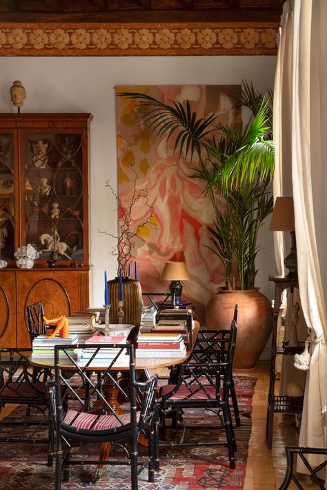 Sersale family apartment in Rome Italian Apartment, Negroni Recipe, Positano Hotels, Above The Fireplace, Le Sirenuse, Rome Apartment, Eclectic Dining, Timeless Interiors, Bohemian Interior