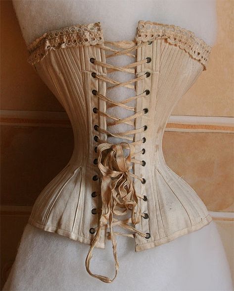 vintage corset, and I would not have wanted to wear one of those! Mine God this is realy to much...... 19th Century Corset, Edwardian Corsets, Victorian Corset, Corset Training, Lingerie Vintage, Corset Fashion, Vintage Corset, Lace Tights, Waist Training Corset