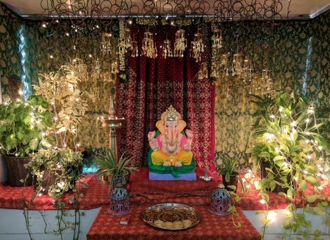 DIY Ganpati decoration using sarees and bangles Creative Ganpati Decoration, Diy Ganpati, Flower Decoration For Ganpati, Eco Friendly Ganpati Decoration, Ganpati Decoration Ideas, Ganpati Decoration Theme, Ganesh Festival, Ganesh Chaturthi Decoration, Ganpati Decoration At Home