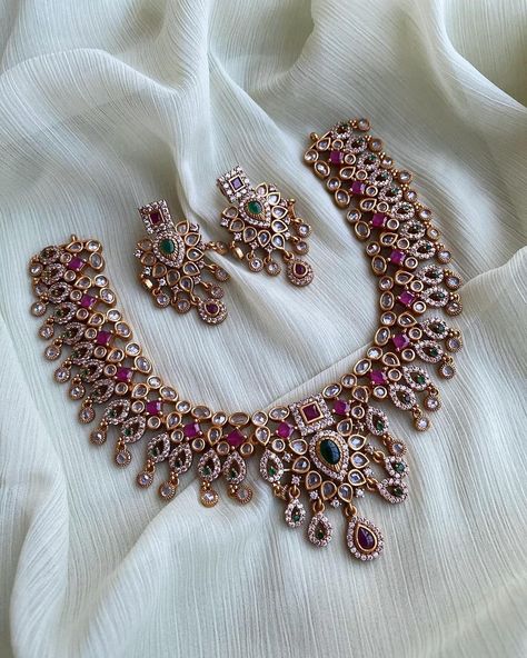 Temple Work, Kemp Necklace, Temple Jewellery Earrings, Indian Wedding Jewelry Sets, Indian Bridal Jewelry Sets, Bridal Jewellery Design, Antique Jewellery Designs, Beautiful Gold Necklaces, Gold Necklace Indian Bridal Jewelry