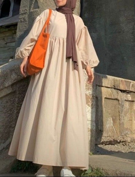 Turkish Hijab Outfits, Hijabi Dress Outfits, Hijabi Dresses Casual, Muslim Dress Casual, Muslim Fashion Dress Simple, Hijabi Dresses, Islamic Fashion Dresses, Simple Dress Casual, Hijabista Fashion