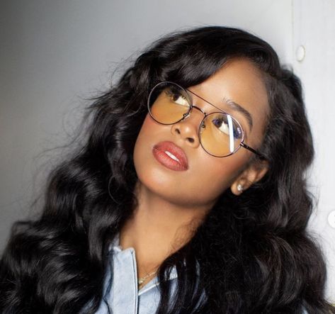 H.e.r Glasses, H E R Singer, Gabi Wilson, R&b Aesthetic, H.e.r Singer, Sketch Board, Aesthetic Female, Justin Love, Glasses Inspiration