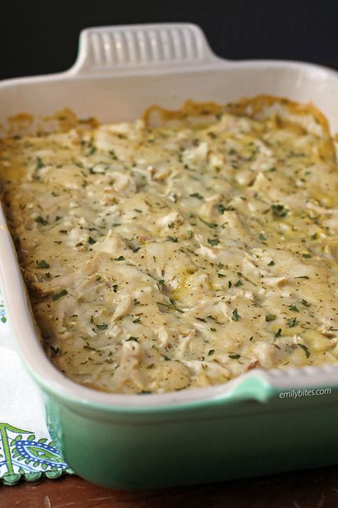 Chicken And Dumplings Casserole, Dumpling Casserole, Easy Chicken And Dumplings, Emily Bites, Ww Meals, Chicken Dumplings, Comfort Casseroles, Weight Watchers Chicken, Ww Freestyle