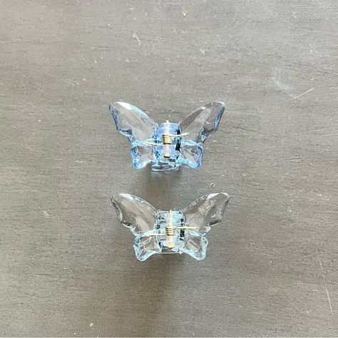 This Is A Set Of Two Mini Butterfly Hair Clips. One Is Blue And The Other Is Light Gray. The Clips Would Look Amazing In A Messy Updo As If Butterflies Landed In Your Hair! - Measures: 1.5" X 1" X 1" - Faceted Wings - See Last Picture For Additional Butterfly Colors In Boutique! Many Other Hair Clips Available In Boutique. Join My Live Shows On Wednesdays And Sundays At 5 Pm Pacific To See Other Unlisted Hair Accessories! From A Smoke-Free, Pet-Free Home. Tropical 2000s, Butterfly Colors, Transparent Butterfly, Butterfly Monarch, Butterfly Hair Clips, Mini Butterfly, Claw Hair Clip, Messy Updo, High Road