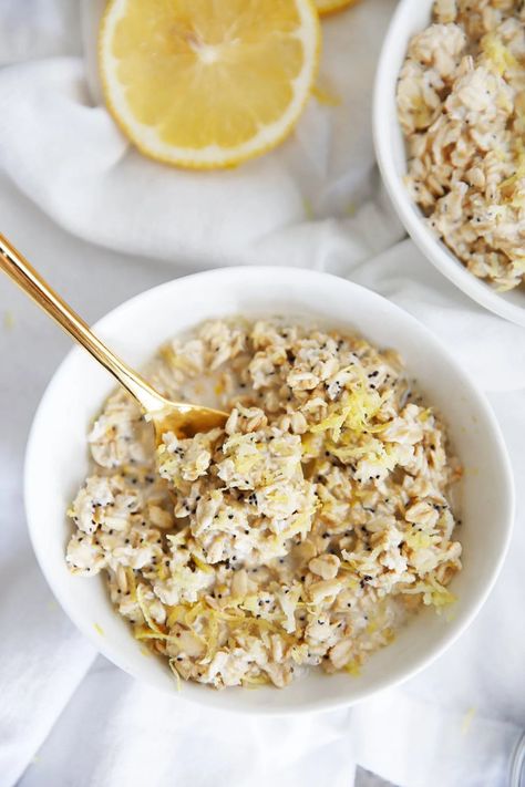 Lemon Poppy Seed Overnight Oats (Gluten-Free) | Lexi's Clean Kitchen Ham And Egg Cups, Lemon Oatmeal, Cheesy Scrambled Eggs, Egg Free Breakfast, Turkey Bowl, Mushroom Tacos, Lexi's Clean Kitchen, Smoothies Breakfast, Overnight Oats Healthy