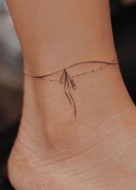 21 idées de tatouages cheville bracelet pour femme 1 Swedish Tattoo Ideas For Women, Ankle Bracket Tatoos, Collar Bone Tattoo Small Simple, Anklette Tattoo, Pagen Tattoos, Rist Tattoo Women, Wrist Bracelet Tattoo Unique, Classy Tattoos For Women Elegant, Delicate Bracelet Tattoo