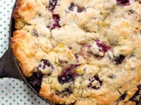 Blueberry Ricotta Cornbread Blackberry Ricotta, Farmers Market Recipes, Midday Snack, Ricotta Recipes, Enjoy Your Meal, Baking Bread Recipes, New Food, Sweet Pie, Yummy Eats