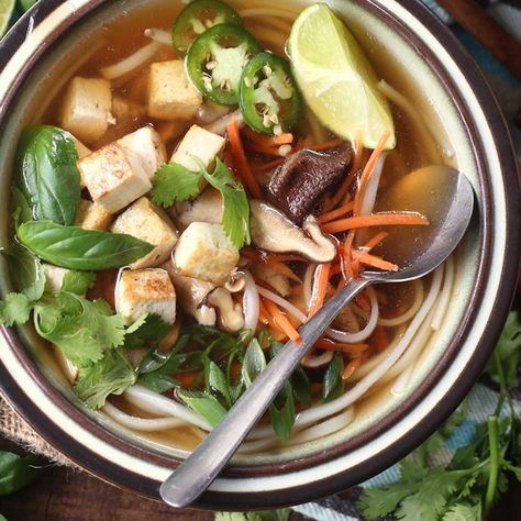 Vegan Pho Recipe, Vegetarian Pho, Vegan Pho, Crock Meals, Pho Recipe, Vegan Dinner Recipes Easy, No Meat, Easy Vegan Dinner, Vegan Soup Recipes