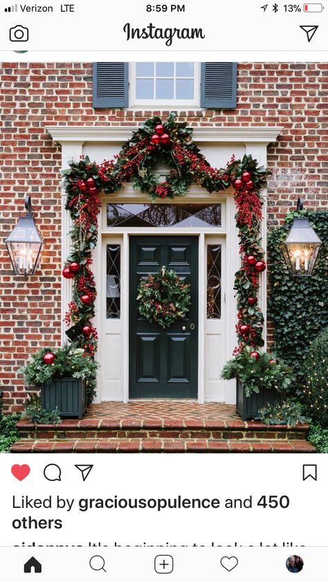 Opulent Christmas, Christmas Door Decoration, Pretty Christmas Decorations, Front Door Christmas Decorations, Outdoor Christmas Tree, Christmas Front Doors, Colonial Christmas, Christmas Front Porch, Christmas Door Decorations