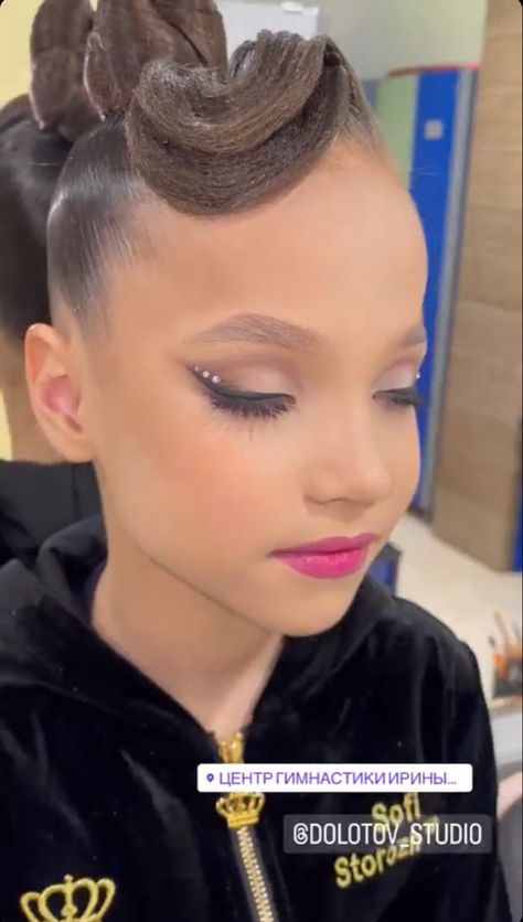 Dancer Stage Makeup, Stage Make Up Dancer, Ballet Dancer Makeup, Gymnastics Competition Makeup, Jazz Dance Makeup, Ballerina Makeup Dancers, Ballet Makeup Kids, Competition Dance Makeup, Performance Makeup Dancers