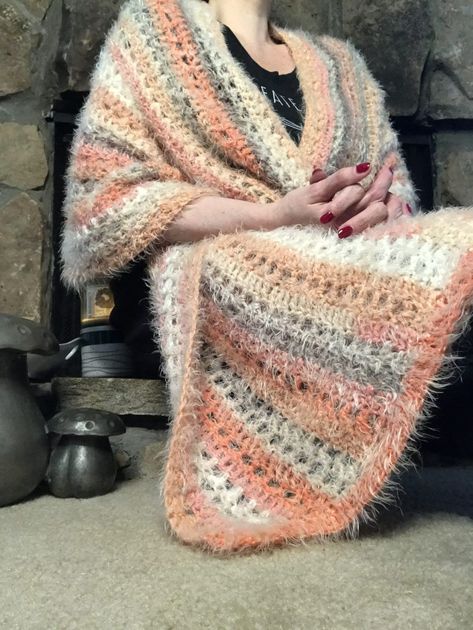 How to use caron latte cakes free pattern blanket wrap - Live Chill Life Caron Cake Crochet Patterns, Caron Cakes Patterns, Caron Cakes Crochet, Wrap Crochet Pattern, Pumpkin Blanket, Crochet A Blanket, Chill Life, Caron Cakes, Pattern Blanket