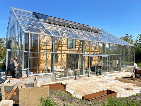 U-isoleret houseINhouse - Drivadan Green House Architecture, Atrium House, Earthship Home, Glass Building, Long House, Home Greenhouse, Passive House, Earthship, Eco House