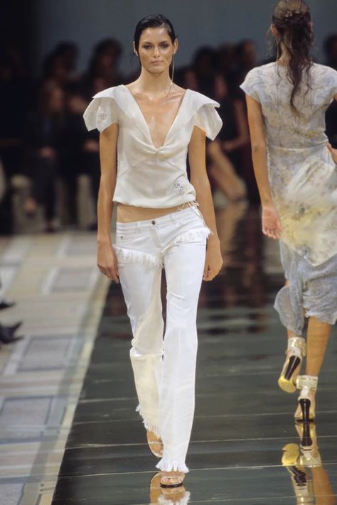 Chloe Runway, Vintage Fashion 90s, Chloe Fashion, Vintage Runway, Summer Attire, Couture Runway, Runway Collection, Fashion Show Collection, Runway Fashion