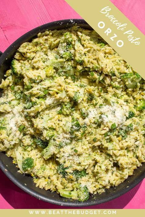 You'll want to try this broccoli pesto orzo pasta recipe for dinner this fall. It's easy and simple to make. Ready in just 15 minutes! Orzo Pasta Recipe, Broccoli Orzo, Pesto Orzo, Orzo Pasta Recipes, Broccoli Pesto, Freezer Friendly Meals, Recipe For Dinner, Budget Recipes, Healthy Comfort