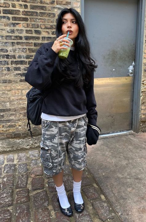 Jorts Outfit Idea, Camo Jorts, Jorts Outfit, Clothing Hacks, Streetwear Outfits, Urban Chic, Lookbook Outfits, Outfit Idea, Fashion Killa