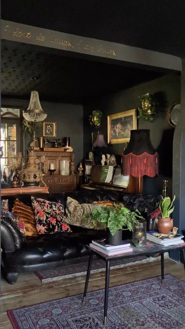 Dark Academia Room Ideas, Dark Home Decor, Spring Clean, Dark Home, Victorian Decor, Dark Interiors, Gothic Home Decor, Small Room Bedroom, House Room