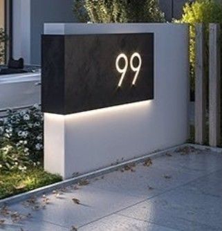 Gate Number Design, House Address Ideas, Letterbox Ideas Modern, Modern Driveway Entrance, House Numbers Ideas Outdoor, Letterbox Ideas, House Signage, Modern Signage, Modern House Numbers Sign