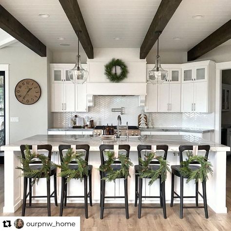 Inspired Kitchens on Instagram: “This Christmas kitchen is beautiful! Love the bar stool wreaths! Decor does not have to be complicated. Keep it simple. Keep it stunning!…” Christmas House Tour, Black White Christmas, Christmas Fireplace Decor, Christmas Kitchen Decor, White Christmas Decor, Large Dining Room, Christmas Kitchen, Cabin Decor, Home Decor Kitchen