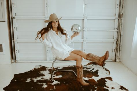 Western Branding Photoshoot, Disco Cowgirl Photoshoot, Western Studio Photoshoot, Disco Ball Aesthetic, Disco Photoshoot, Western Photoshoot Ideas, Cowgirl Photoshoot, Western Photoshoot, Ball Aesthetic