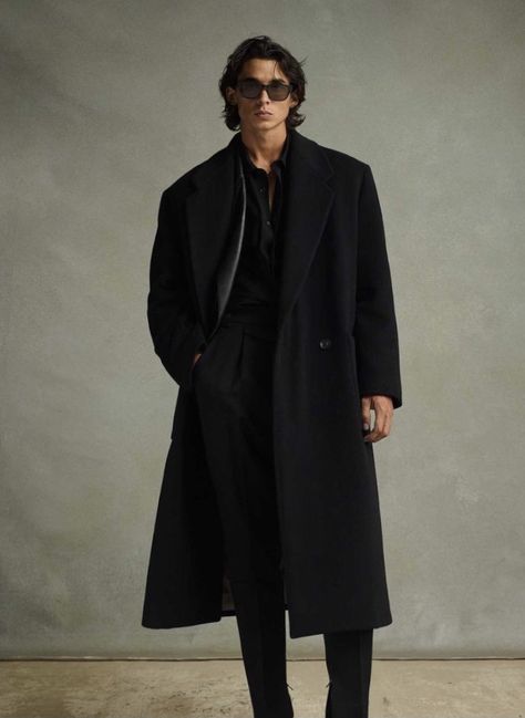 Coat Photoshoot, Classy Suits, Men Fashion Show, Sketch Ideas, Stylish Mens Outfits, Menswear Fashion, Fear Of God, Menswear Collection, 가을 패션