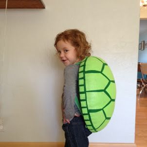 Homemade Turtle Costume: Best turtle shell tutorial! I used fabric instead of felt because that's what I had on hand, and it turned out super cute. I made mine about half the size but still went out the full 3 inches it tells you to in the tutorial for a good rounded back. Diy Turtle Shell Costume, Diy Turtle Shell, Kids Halloween Costume Ideas, Ninja Turtle Shells, Diy Ninja, Homemade Turtles, Diy Turtle, Seussical Costumes, Pokemon Cupcakes