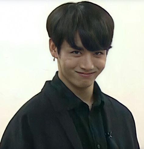 Jk Funny Photo, Jungkook Weird Face, Jungkook Funny Pictures, Jungkook Meme Funny, Jungkook Funny Photos, Bts Funny Photos, Kpop Funny Faces, Kpop Funny Photos, Jungkook Funny Pics