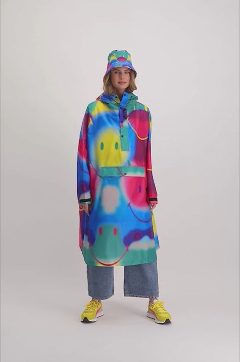 Smiley on Rainkiss – Rainkiss Rain Ponchos Polka Music, Rain Mac, Japanese Blossom, Kids Poncho, Rain Poncho, Mac Jeans, Winter Walk, Kids Styles, Rainbow Art