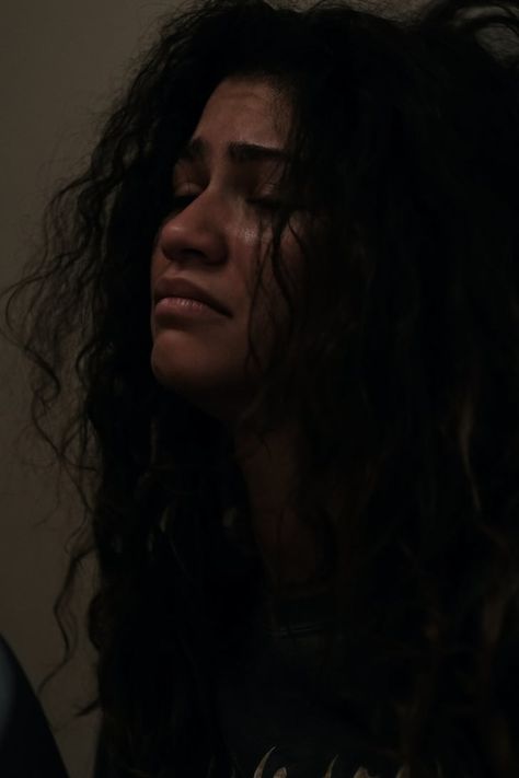 Euphoria Emotion, Rue Euphoria Outfits, Euphoria Rue, Euphoria Season 2, Rue Euphoria, Mode Zendaya, Euphoria 2, Sour Milk, Zendaya Hair